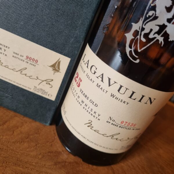 Lagavulin 25 yo (1977/2002), Diageo Special Releases, 57.2%